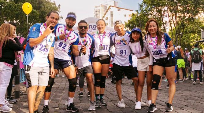 Participantes en carrera Colnatur en beneficio de los adultos mayores de Fundación Tierra Nueva