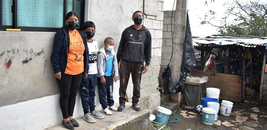 La familia de Jesús se dedica al reciclaje y su padre es albañil.