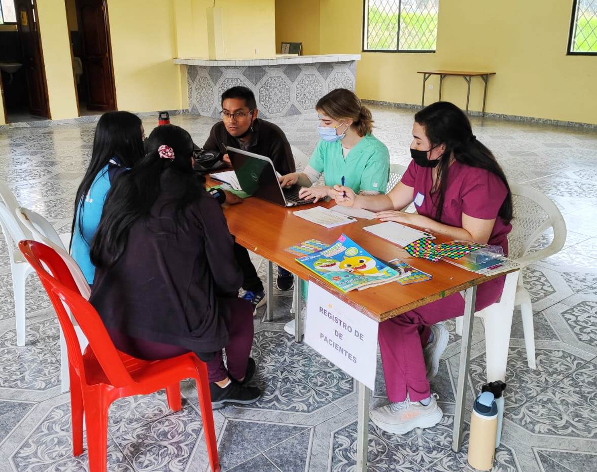 Triaje de pacientes en brigadas médicas en barrios del sur