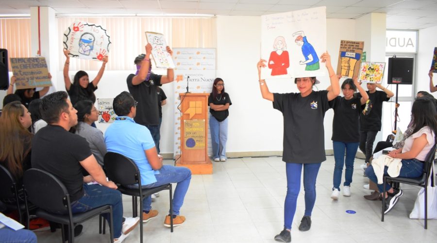 Jóvenes del Círculo de Panas sensibilizaron a los presentes sobre la violencia de género